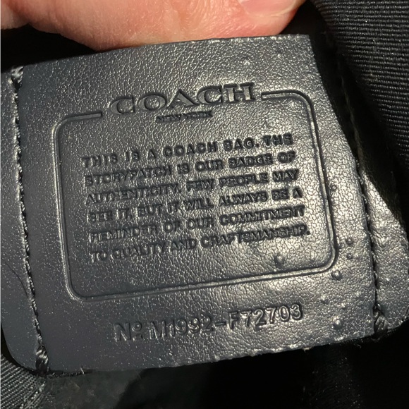 Elegant Coach Jes Messenger Crossbody Navy with Embossed Design - Picture 15 of 16